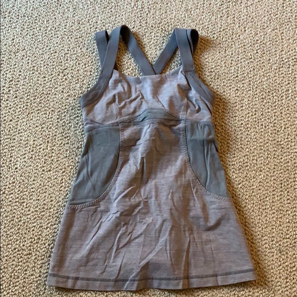 lululemon tank!!